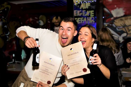 (Für die Urkunde "Bar Bachelor" müssen Teilnehmer in zehn Bars mindestens ein Getränk konsumieren. (Bild: BeerBaller))