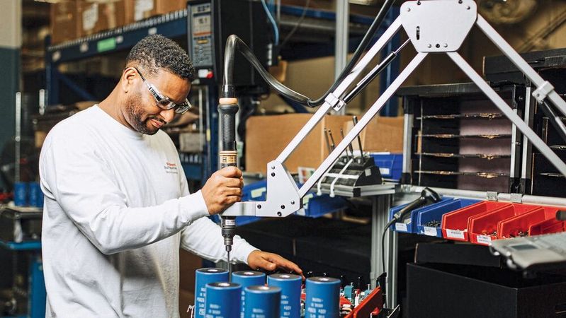 Neue Zukunft für Automatisierungsingenieure: KI übernimmt Routineaufgaben, während tiefes Verständnis für Maschinen und Prozesse unerlässlich bleibt.(Bild:  Rockwell)