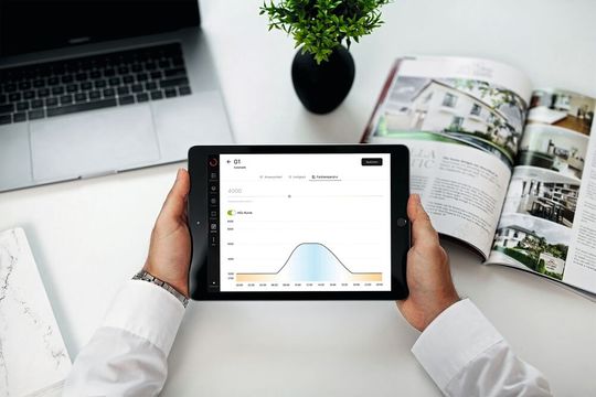Bild 4: In der LiveLink ONE App ist eine HCL-Kurve mit einem Klick abrufbereit.(Bild:  Trilux)
