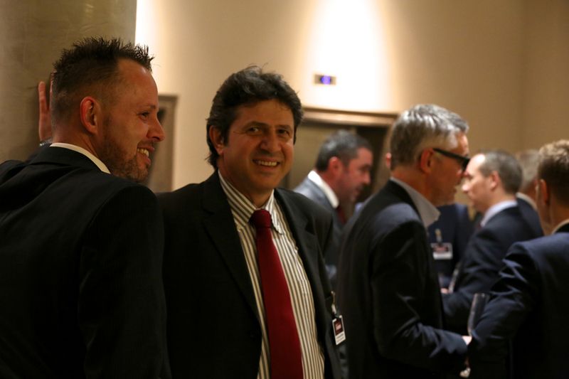 Andreas Winter (l.) und Dr. Georgios Rimikis, Hitachi (IT-BUSINESS)