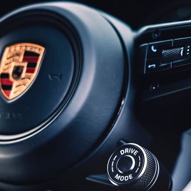 Porsche steuert mit Nachdruck um. Als Teil des Unternehmensumbaus werden drei Tochterfirmen geschlossen. (Bild: Porsche)