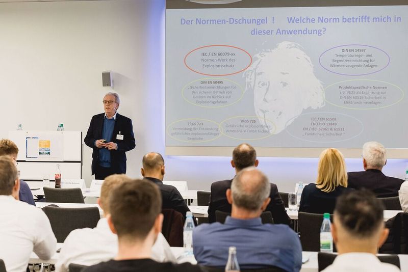 Ordnung im Normendschungel der funktionalen Sicherheit verspricht Matthias Garbsch von Jumo. (Bild: Stefan Bausewein)