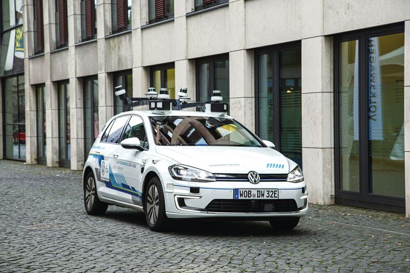 Hochautomatisiert durch Hamburg: Volkswagen testet selbstfahrende Autos, die mit Sensorik hochgerüstet wurden. 