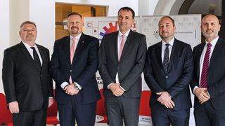 Radoslav Klepac, Direkor internationale Beziehungen Messe Brünn, Jan Kubata Generaldirektor Messe Brünn, Robert Otepka, Wirtschaftsrat tschechsiche Botschaft Wien, Jan Brunner, Stellvertreter des tschechischen Botschafters Wien und Martin Zak, Leiter des österreichischen Außenwirtschaftsbüros Brünn (v.l.).
 (Bild: BVV)