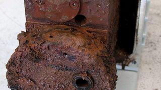 Durch unsachge-
mäßen Betrieb und 
schlechte Wartung 
können Vakuum-
pumpen schwer be-
schädigt werden.  (Bild: Pfeiffer Vacuum)