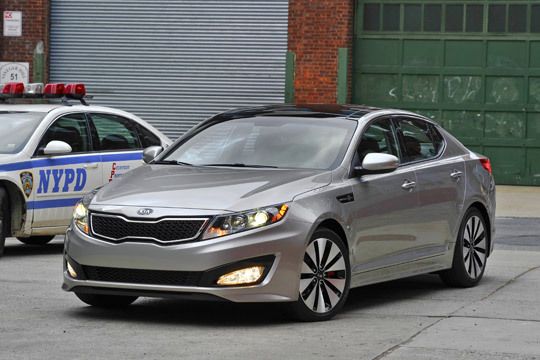In Europa bietet Kia zunächst zwei Motorisierungen an: einen 2-Liter-Benziner und einen 1,7-Liter-Turbodiesel. (Archiv: Vogel Business Media)