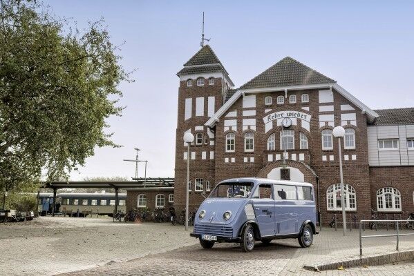 Auf der Nordseeinsel Wangerooge sind Autos mit Verbrennungsmotoren verboten. Der von Audi Tradition restaurierte DKW-Elektro-Schnellaster transportierte dort bis Ende der 1970er Jahre Feriengäste und deren Gepäck. (Bild: Audi)