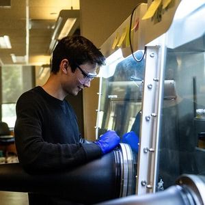 Graduate student Alexander Arnette working in the lab of Jonathan Kuo, assistant professor of chemistry in the Penn State Eberly College of Science.(Source:  Jaydyn Isiminger/ Penn State)