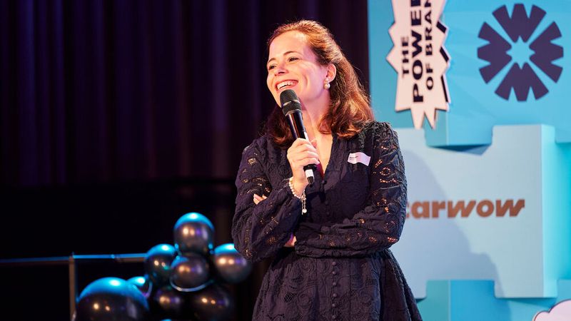 Input von außen: Die geschäftsführende Gesellschafterin Bonita Grupp des Textil- und Bekleidungsherstellers Trigema sprach über die Markenwerte ihres Unternehmens. (Bild: Adrian Camo)