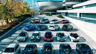 Das Angebot an elektrifizierten Fahrzeugen bei BMW wächst. (Bild: BMW)