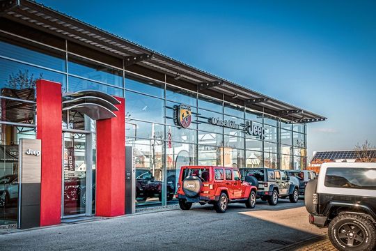 Ein beeindruckender Bau ist das Autohaus Ochsenkühn in Neumarkt. Ein beeindruckender Bau ist das Autohaus Ochsenkühn in Neumarkt.
