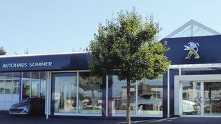Mehr als eine schöne Fassade: Das Straßenhauser Autohaus Sommer hat auch seine IT-Landschaft grundlegend modernisiert. (Bild: Autohaus Sommer)