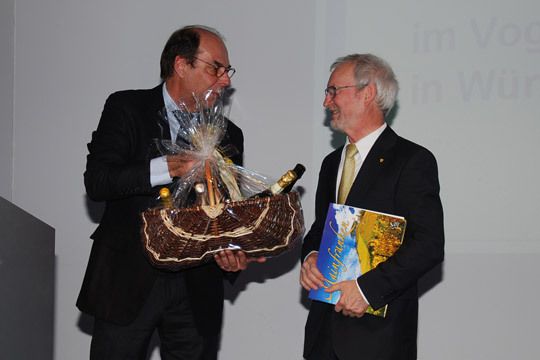 Zum Abschied gab es nicht nur gute Wünsche. (Archiv: Vogel Business Media)