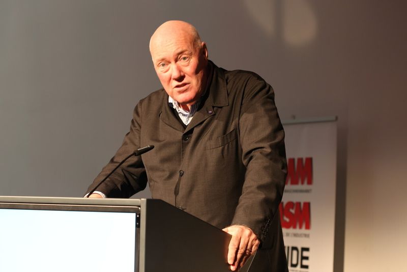 Jean-Claude Biver hat das Publikum mit seinen Ausführungen sogleich in den Bann gezogen. (Bild: Matthias Böhm)