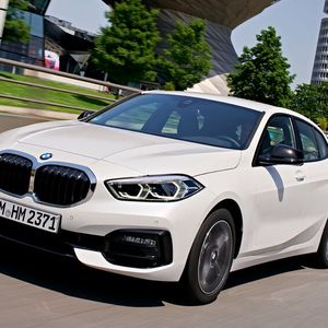 Der derzeitige 1er F40 wird wohl 2025 erneuert.(Bild:  BMW)