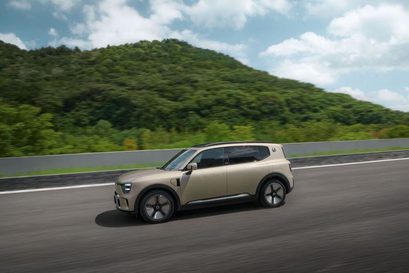 Mit 4,70 Metern ist der „Fünfer“ Smarts bislang größtes Modell. (Bild: Smart)