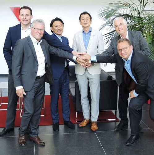 A meeting between representatives of Kubota Corporation and Brabender Technologie. A meeting between representatives of Kubota Corporation and Brabender Technologie.