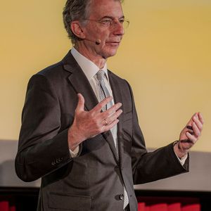 Dr. Christoph Heusgen, Diplomat sowie außen- und sicherheitspolitischer Berater von Bundeskanzlerin (a. D.) Angela Merkel, hält eine Keynote zur aktuellen Sicherheitspolitik.(Bild:  Conet)