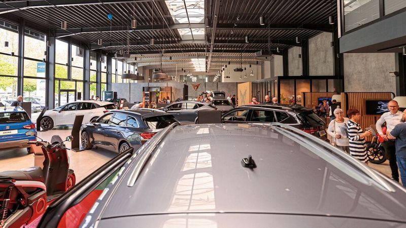 Zur Eröffnung kamen rund 800 Interessenten. (Bild: Seat/Schneider-Gruppe)