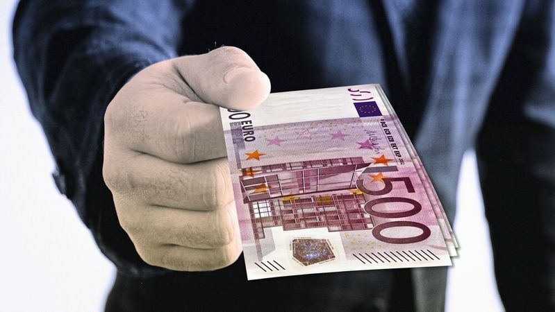 Der Automobilmarkt wird 2026 nicht zum Vor-Corona-Normal zurückkehren – auch die Kaufprämie wird mehr ein Strohfeuer als Absatzbooster sein.(Bild:  frei lizenziert /  Pixabay)