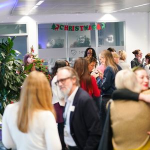 Alte Freundinnen und neue Bekannte: Beim Mitgliedertreff der Women4Cyber in München herrschte eine gemütliche und inklusive Stimmung.(Bild:  Nicolas Armer)