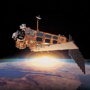 Abb. 2: Der 2002 gestartete europäische Umweltsatellit ENVISAT, auf dem SCIAMACHY (Scanning Imaging Absorption Spectrometer for Atmospheric CHartographY) als eines der Hauptinstrumente im Einsatz ist. 