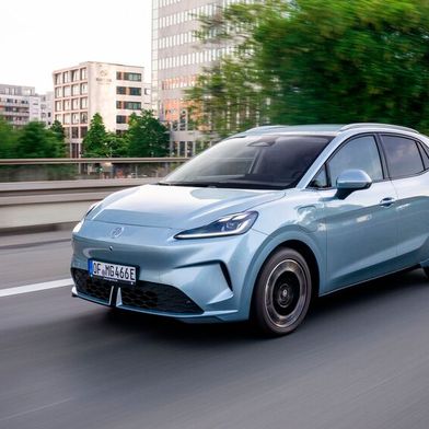 Von der Seite verbirgt der MG seine 4,39 Meter Länge (Bild: MG Motor)