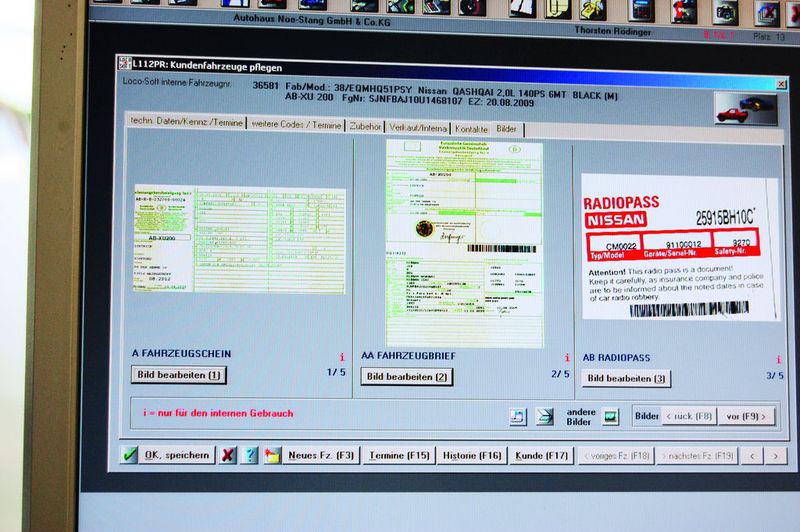 Bei Sylvia Noe-Stang ist die digitale Fahrzeugakte schon im Einsatz. Eigens dafür hat sie fast jeden Arbeitsplatz mit Scanner ausgestattet. (Archiv: Vogel Business Media)