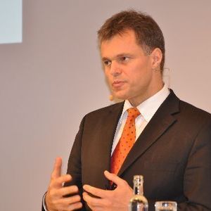 Dr. Wolfgang Schreiber, Sprecher des Markenvorstands Volkswagen Nutzfahrzeuge, nannte als Grund für den Zuwachs von 22,8 Prozent gegenüber 2009 die moderne Modellpalette des Herstellers.