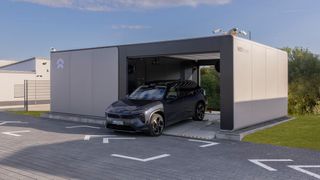 Nio betreibt in Deutschland aktuell acht sogenannte Power-Swap-Stations, in denen Nio-Fahrer die Antriebsbatterie ihres E-Autos automatisch tauschen lassen können. (Bild: Faruk Pinjo)