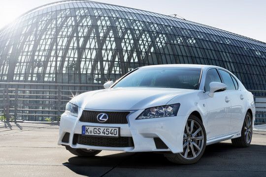 Der Lexus GS tritt gegen die Hybridlimousinen der deutschen Premiumhersteller und gegen Infiniti an. (Foto: Lexus)