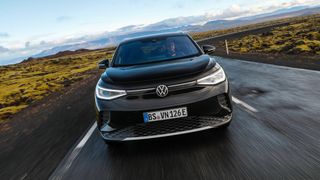 Vor allem die angekündigten Überarbeitungen bei ID 4/ID 5 sind ein Hinweis darauf, dass Volkswagen mit einigen Fehlern der jüngeren Vergangenheit aufräumen will. (Bild: Volkswagen)