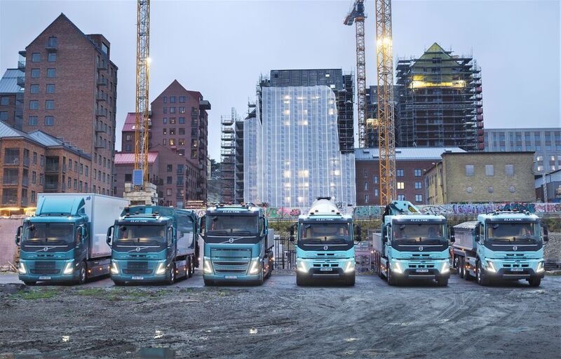 Volvo Trucks will ab 2023 noch mehr Fahrgestellvarianten in Sachen Elektro-Lkw anbieten, damit Transportunternehmen nahezu auf allen Transportwegen emissionsfrei unterwegs sein können. Hier mehr dazu ...