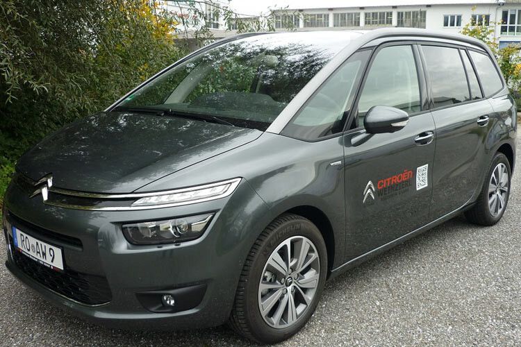 Das gestohlene Fahrzeug hat die Aufschrift „Autohaus Weinzierl Rosenheim“ sowie die Wort- bzw. Bildmarke auf den Türen. (Foto: AH Weinzierl)