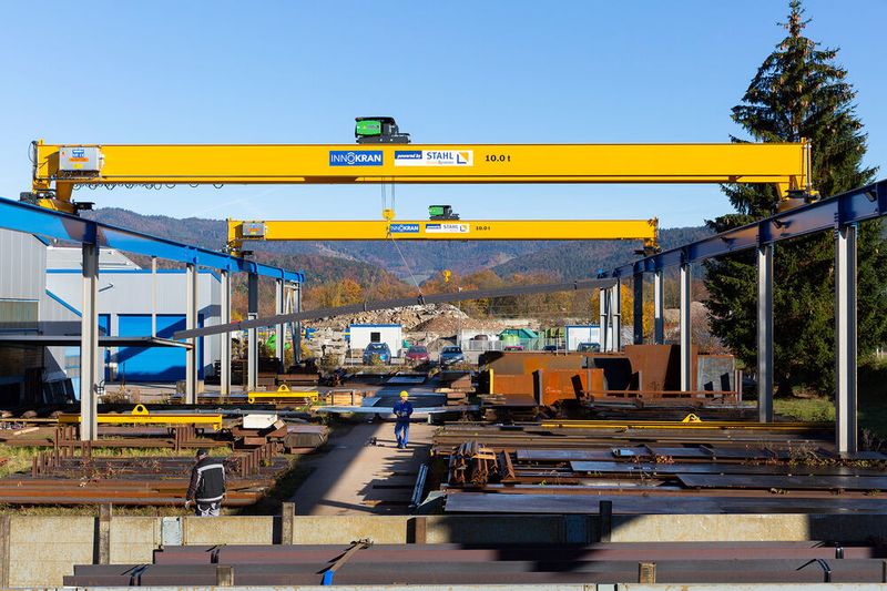Seit Mitte 2018 sind die neuen Krane beim Anlagenbauer im Dauereinsatz. (Stahl Crane Systems)