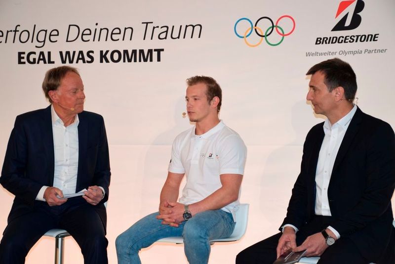Fabian Hambüchen (Mitte), Olympiasieger im Kunstturnen, ist einer der Botschafter der Kampagne. (Jan Rosenow)