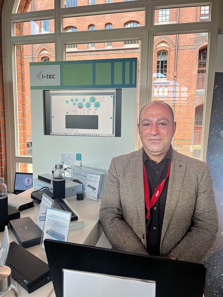 Ohne vielseitige Docking-Stationen geht heute nichts mehr, weiß Hormoz Vardeh (i-tec). (Bild: Vogel IT-Medien GmbH)