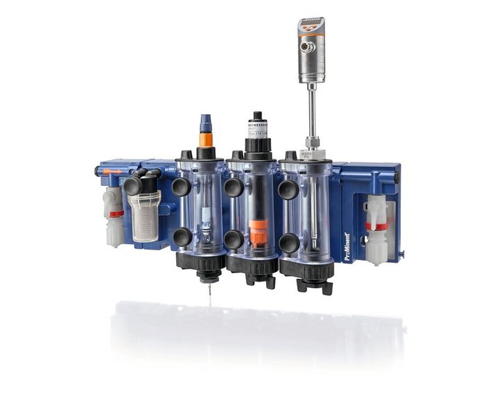 Einfache Bedienung ohne Werkzeug: Die Module der Bypassarmatur Bama und die Sensoren können ohne Werkzeug ausgebaut und ausgetauscht werden. Das Bild zeigt eine Armatur für industrielles Wasser  (Bild: Prominent)