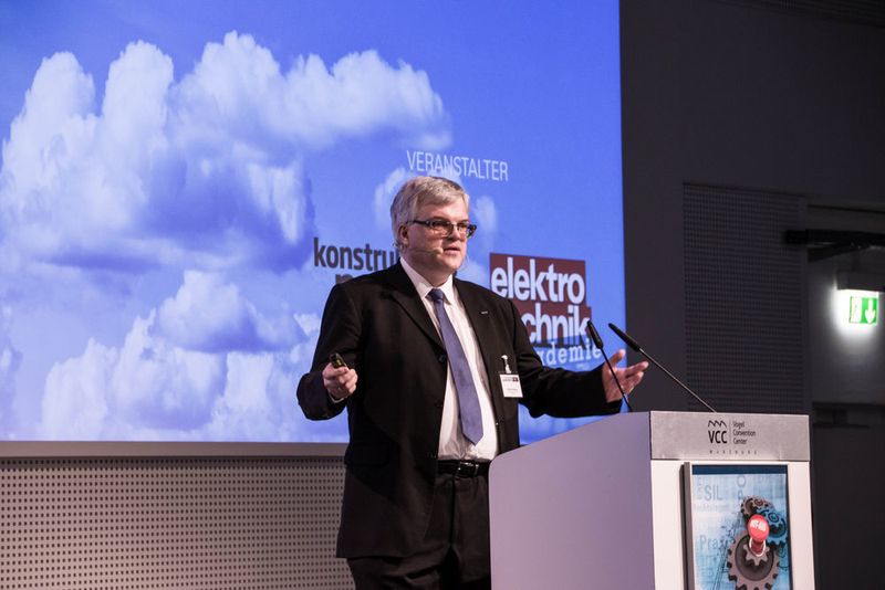 Dabei schaute Niehaus augenzwinkernd in die Zukunft der Maschinensicherheit und überlegte, welche Applikationen durch Sicherheitsfunktionen im Jahr 2050 möglich sein könnten. (K.Juschkat/konstruktionspraxis)