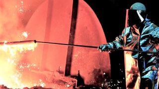 Köchelt Stahl bald auf kleinerer Flamme? Denn der Ukraine-Konflikt stellt den Stahlgiganten Thyssenkrupp vor die Wahl: Entlassungen oder Kurzarbeit? Hier mehr dazu. (Bild: Thyssenkrupp)