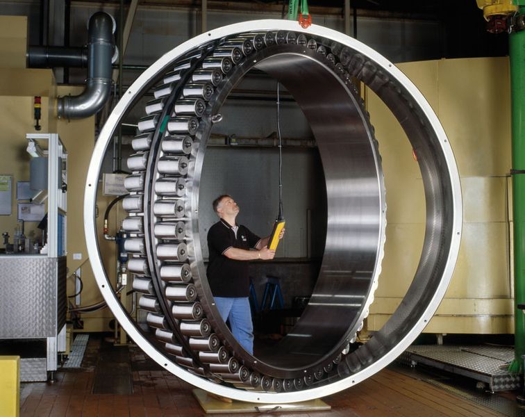 Weltrekord: Die FAG Pendelrollenlager für das Beijing Wheel haben einen Außendurchmesser von 3,2 Meter. (Archiv: Vogel Business Media)