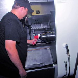 In der Ausbildungswerkstatt lernt der Facharbeiter-Nachwuchs den Umgang mit den modular aufgebauten, schnell wechselbaren Spannsystemen.