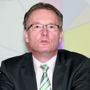 Roland Bent: „Unter der Voraussetzung, dass sich die Eurokrise nicht weiter verschärft, erwarten wir für 2013 wieder leichtes Wachstum.“