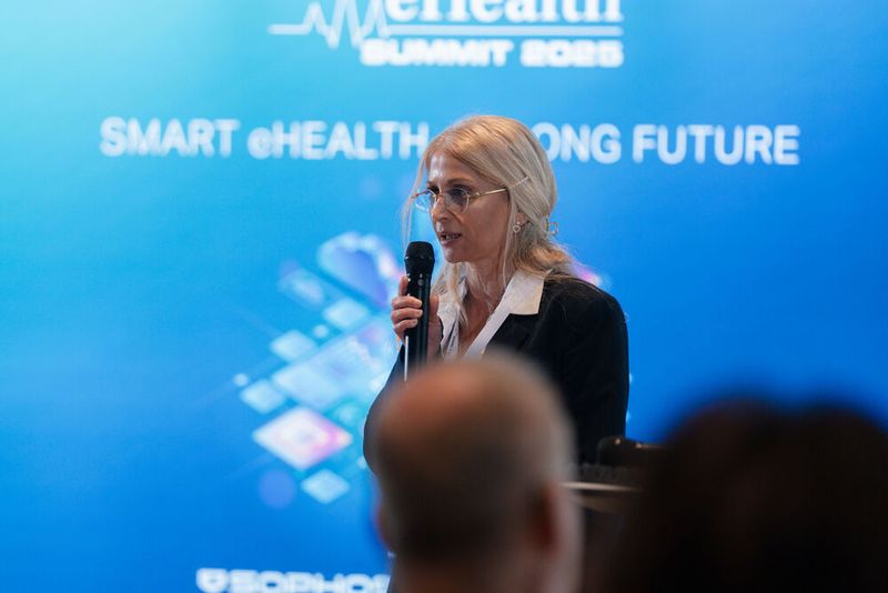 Dr. med. Songül Secer, Fachärztin/internistische Leitung und Leitung eHealth an der Universitätsmedizin Halle, machte in ihrem Vortrag auf die fehlende technische Vernetzung zwischen den einzelnen Systemen aufmerksam. (Bild: Manuel Emme)