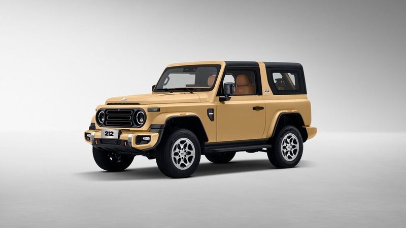 Ausgestattet ist der 212 Dreitürer mit einem abnehmbaren Hardtop W. (Bild: Indimo)