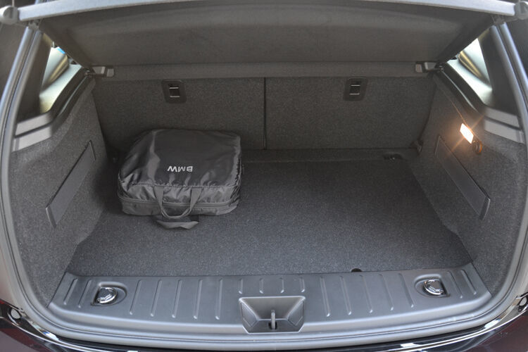 Der Kofferraum verfügt über 260 Liter Volumen. Bei umgelegten Rückenlehnen lässt sich dieses bis auf 1.100 Liter vergrößern. (Michel / »kfz-betrieb«)