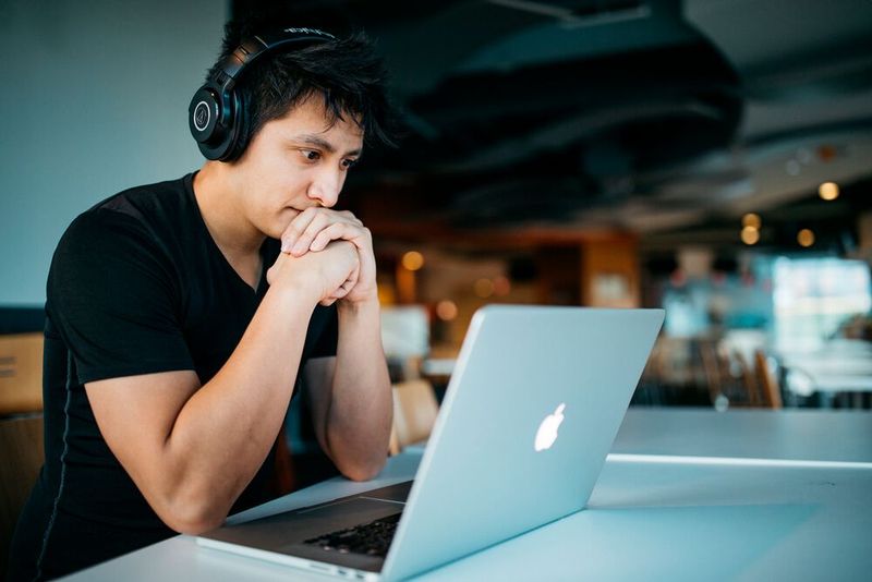 
Influencer Marketing FORUM 
Beim Influencer Marketing FORUM diskutieren Projektverantwortliche und Experten über Erfahrungen und Empfehlungen für die Zusammenarbeit mit Influencer und Creator. Thematisch geht es hierbei um Herausforderungen der Professionalisierung bei der Konzeption integrierter Kommunikationskonzepte, Creator-zentrierter Ansätze für die Content Collaboration und Produktion sowie der Optimierung von Reichweite und Performance der Kampagnen. 
Wann:  01.02.2023, Digitalveranstaltung 
Mehr unter: www.shiftmarkom.de/events/influencer-marketing-forum.html
 (Bild: frei lizenziert)