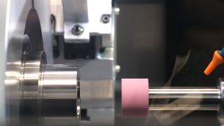 Mit der neuen IGM15NCIII-2B von Okamoto können Werkstücke mit bis zu einem Durchmesser von 260 Millimetern und einer Schleiflänge von rund 125 Millimetern in Hochgeschwindigkeit bearbeitet werden.  (Bild: Okamoto)