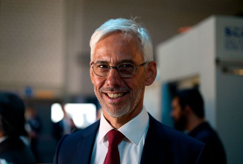 Berend Denkena, Leiter des Instituts für Fertigungstechnik und Werkzeugmaschinen (IFW) aus Hannover fragt auf dem Forum Spanntechnik: „Trifft bei Metallbearbeitung und Industrie 4.0 Vergangenheit auf Zukunft?“...Wer die Antwort erfahren will, muss einfach kommen! (Deutsche Messe)