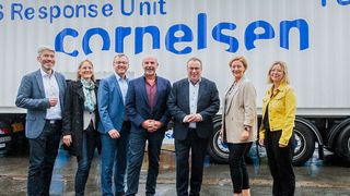 Von links: Prof. Dr.-Ing Christian Doetsch, Institutsleiter Fraunhofer Umsicht, Christina Zollmarsch, HUB Managerin Business Metropole Ruhr, Jürgen Schnitzmeier, Geschäftsführer Zenit, Dr.-Ing. Martin Cornelsen, Geschäftsführer Cornelsen Umwelttechnologie, Oliver Krischer, Minister für Umwelt, Naturschutz und Verkehr des Landes Nordrhein-Westfalen, Kerstin Groß, Hauptgeschäftsführerin Industrie- und Handelskammer für Essen, Mülheim a. d. R., Oberhausen zu Essen, Melanie Bodeck, Referentin für Kommunikation Umweltwirtschaft im Ministerium für Umwelt, Naturschutz und Verkehr des Landes Nordrhein-Westfalen (Bild: Cornelsen Umwelttechnologie)